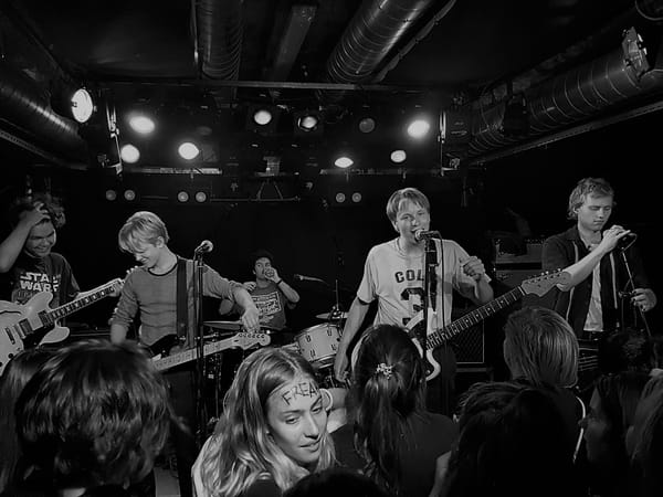 SWMRS schwimmen gegen den Strom: Frischer Punkrock statt dreckiger Drunkrock